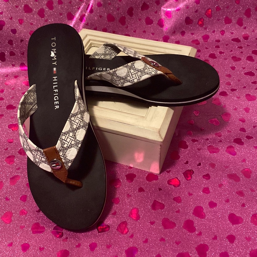 Tommy Hilfiger women flip flops